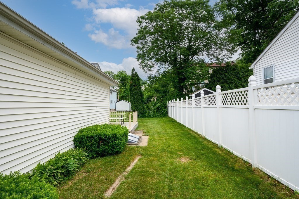 83 Middlesex Avenue Worcester, MA 01604 - Photo 7 of 17