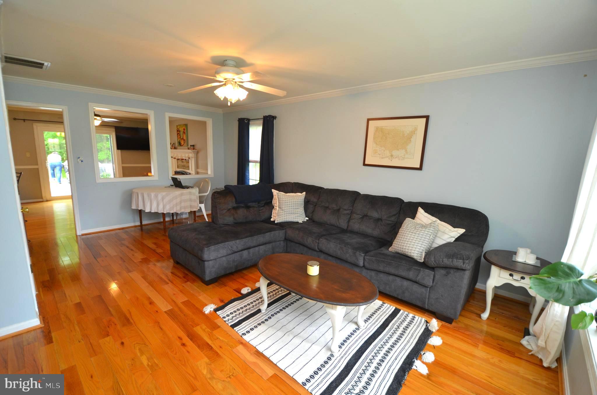 1527 Snug Harbor Road Shady Side, MD 20764 - Photo 12 of 39 Living room