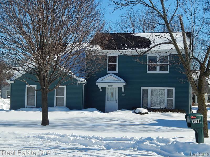 2007 Fairfield Drive Rochester, MI 48306 - Photo 1 of 13 Exterior