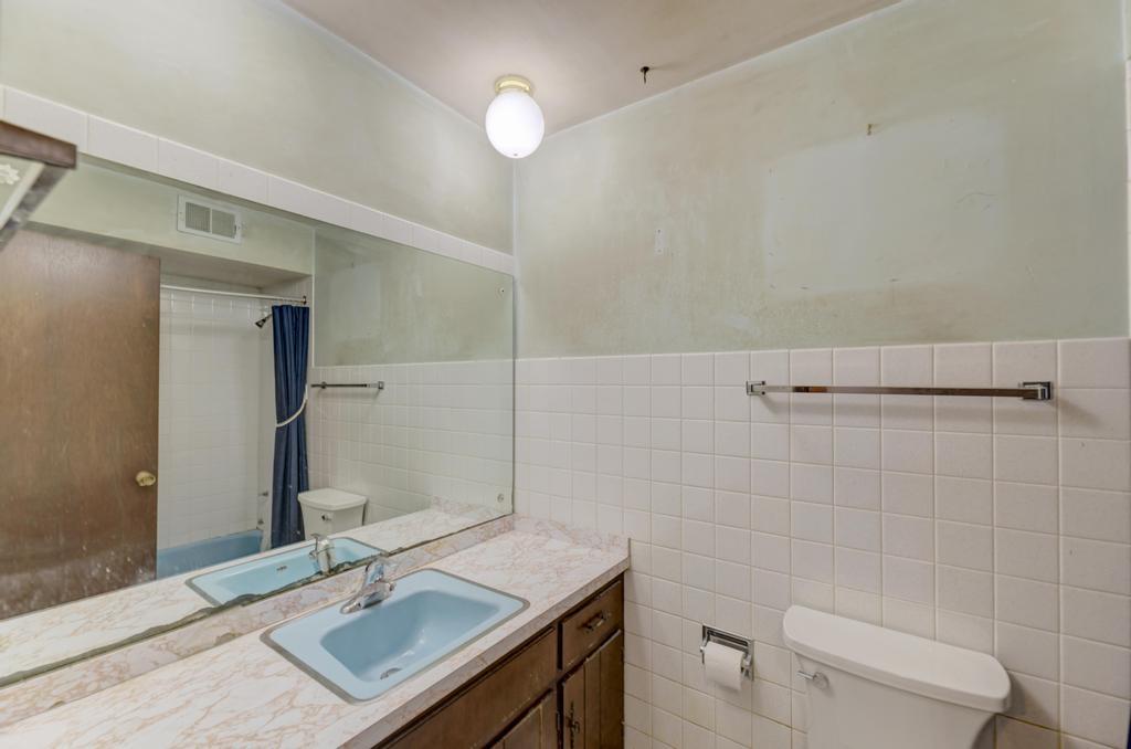 8017 Sawyer Road Darien, IL 60561 - Photo 17 of 35