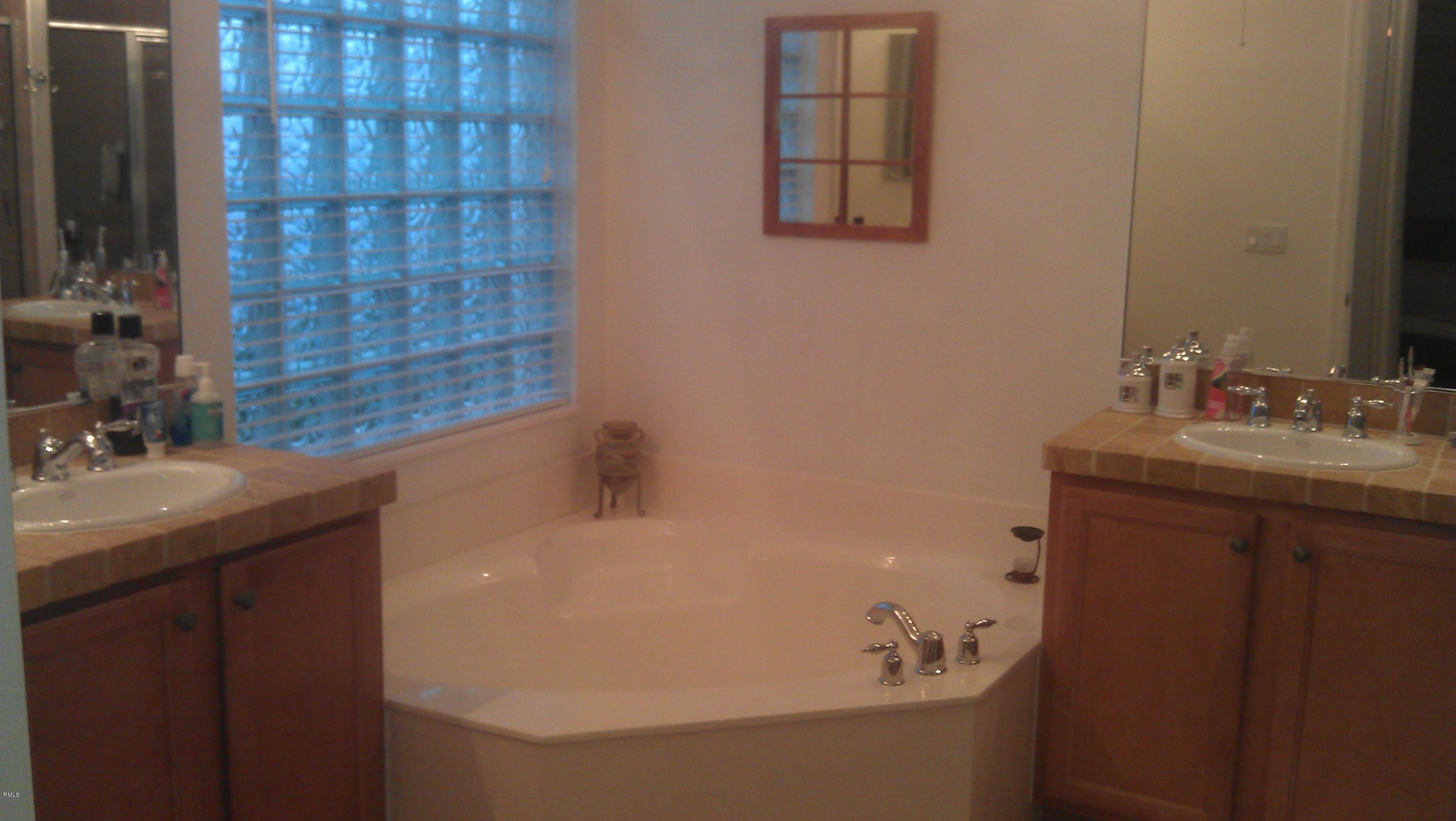 8888 Chestnut Ridge Way Boynton Beach, FL 33473 - Photo 9 of 15 Master Bath