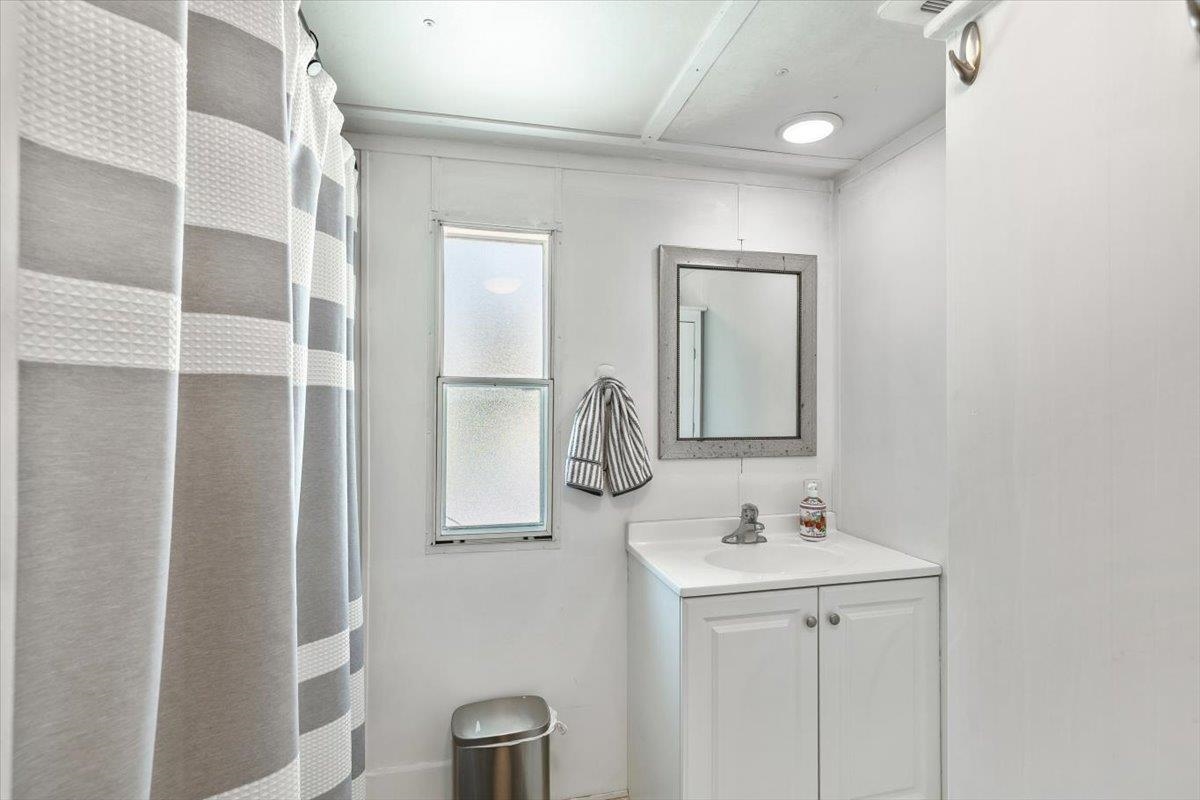 58 Rhodeside Acres Georgia, VT 05468 - Photo 14 of 35