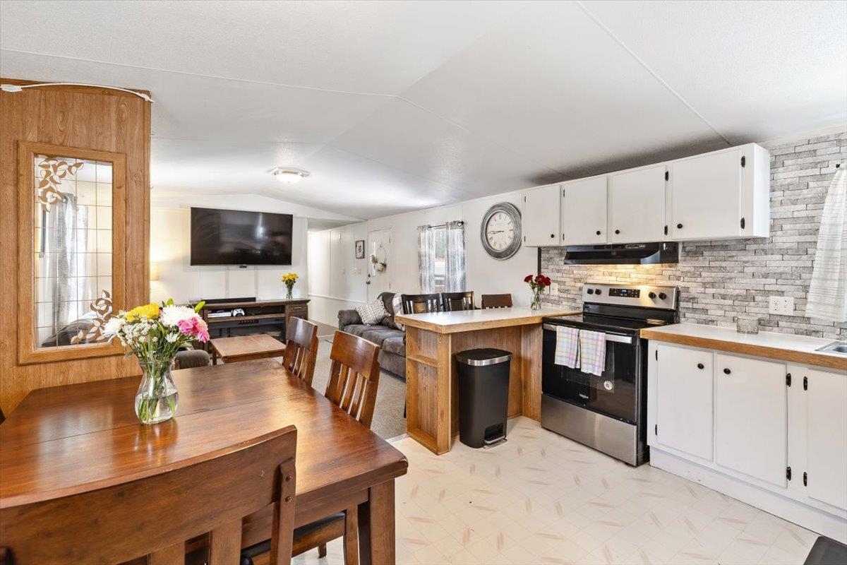 58 Rhodeside Acres Georgia, VT 05468 - Photo 3 of 35