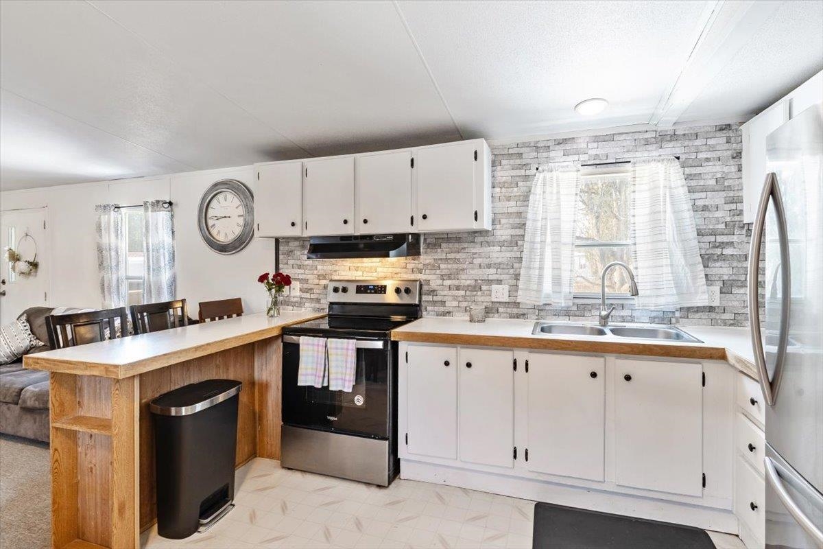 58 Rhodeside Acres Georgia, VT 05468 - Photo 4 of 35