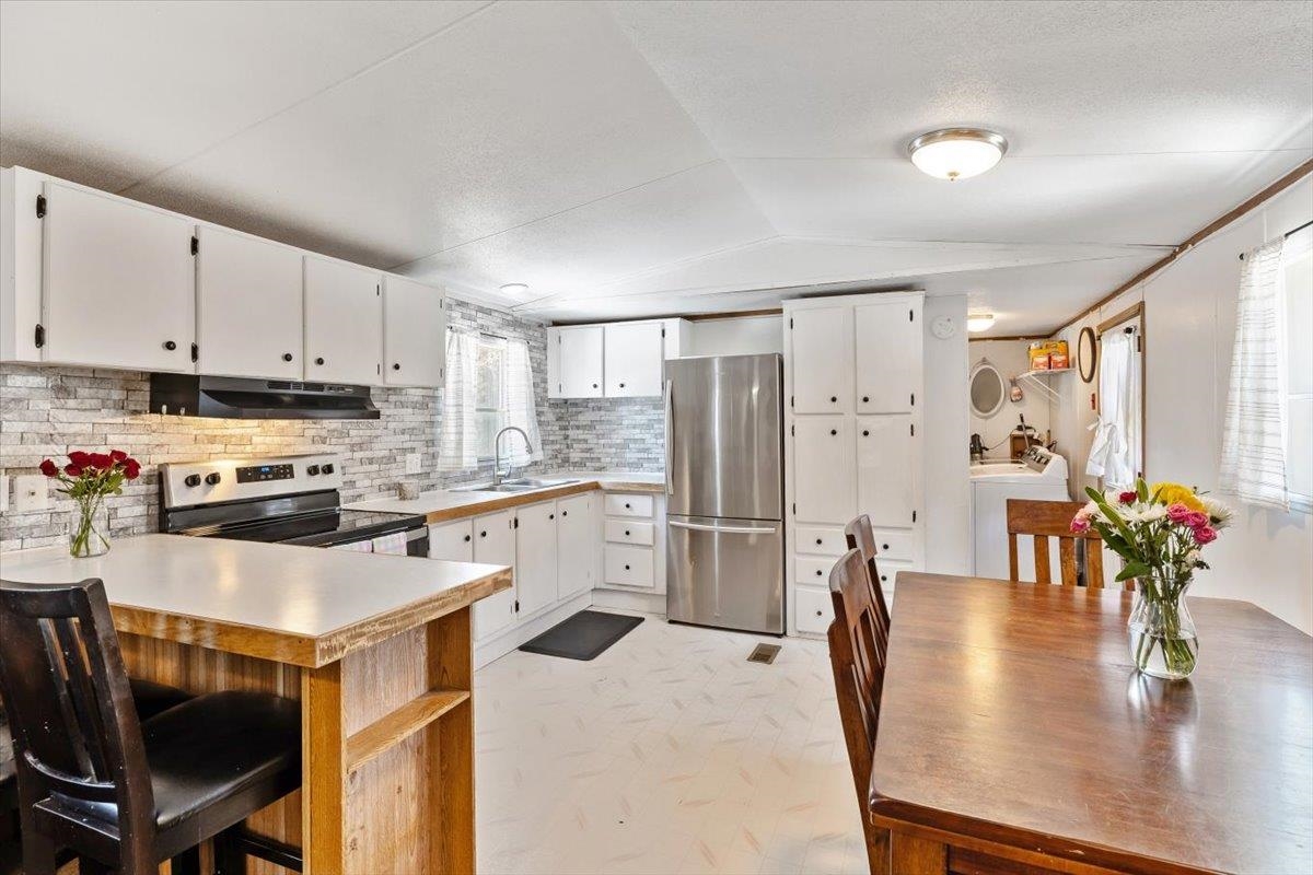 58 Rhodeside Acres Georgia, VT 05468 - Photo 7 of 35