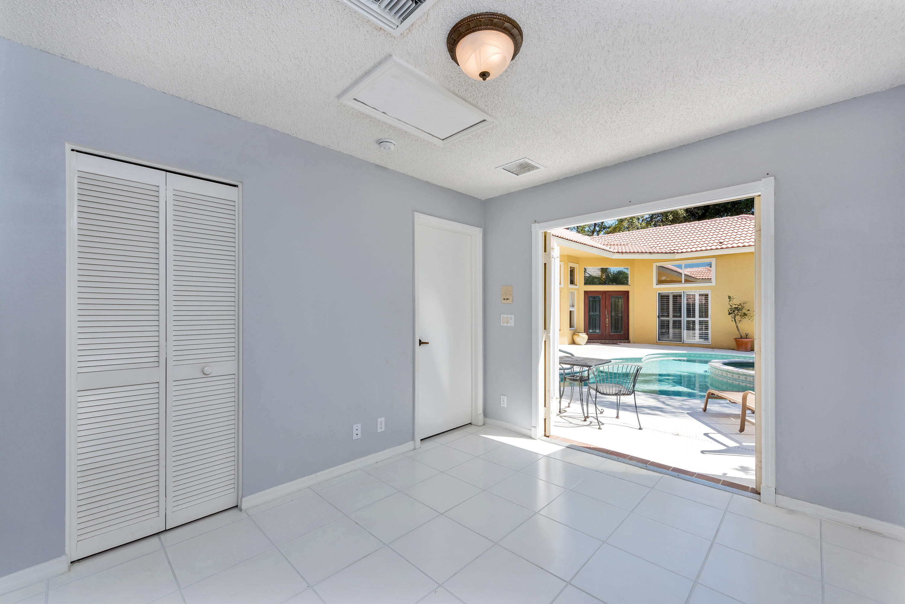 10612 St Thomas Drive Boca Raton, FL 33498 - Photo 22 of 36 inside guest house