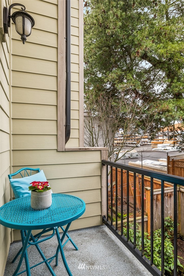 1122 North 92nd Street, Unit B Seattle, WA 98103 - Photo 30 of 32 a view of a outdoor seating area