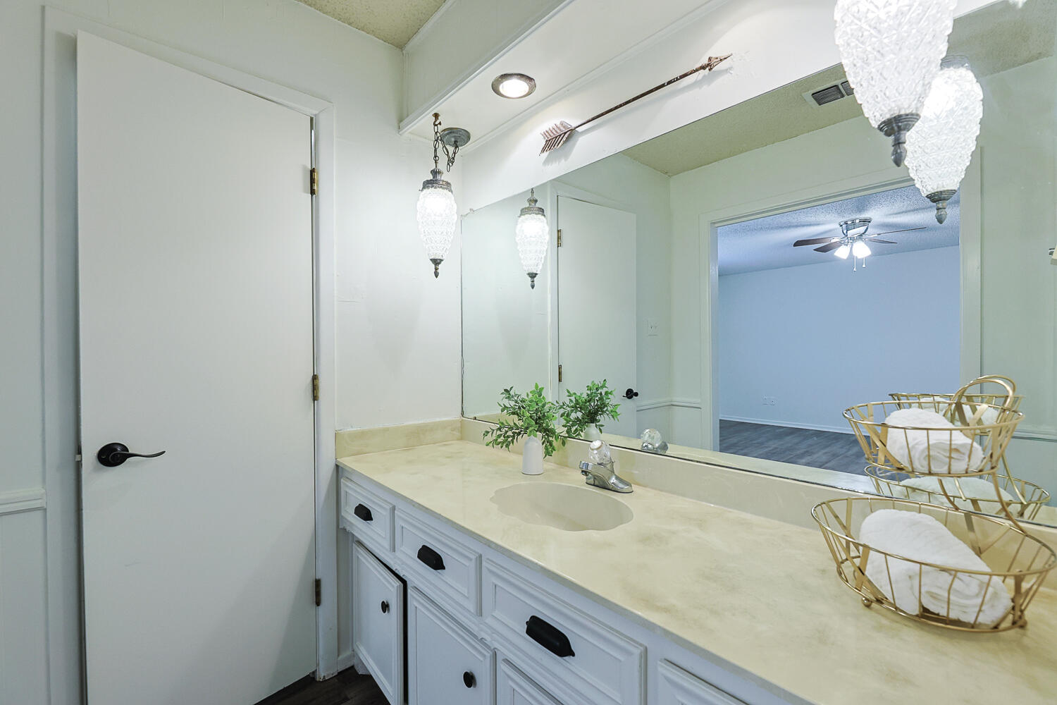 5711 74th Street Lubbock, TX 79424 - Photo 33 of 53 Primary Bathroom