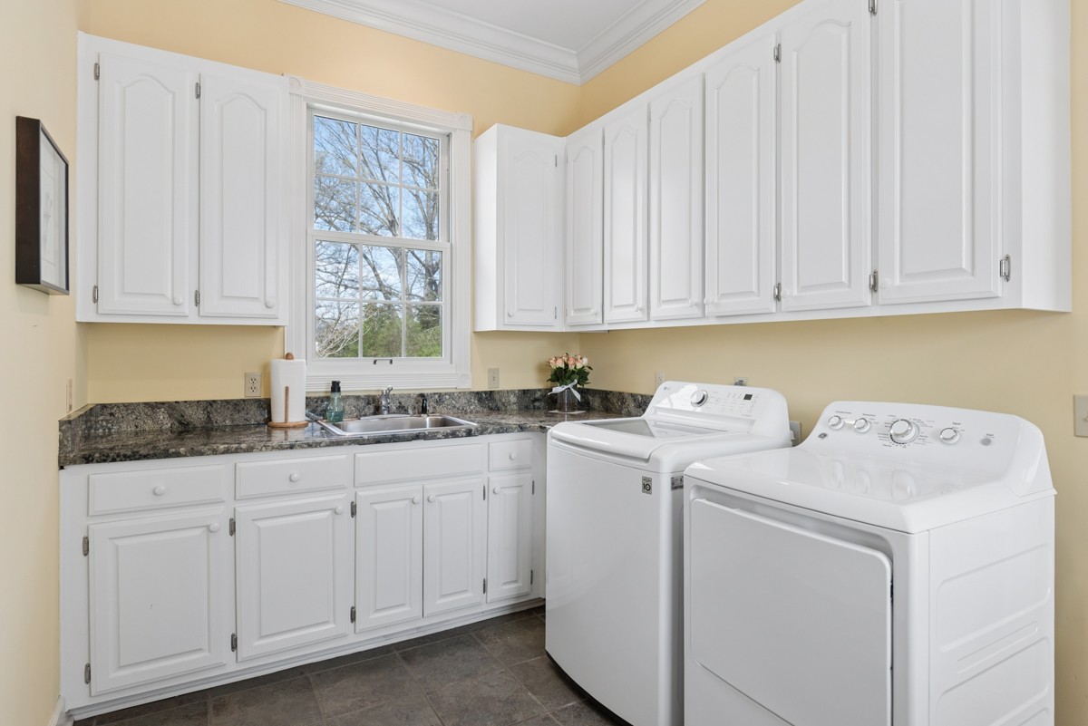 255 Lindsey Hollow Road Gallatin, TN 37066 - Photo 19 of 40 a utility room with dryer and washer