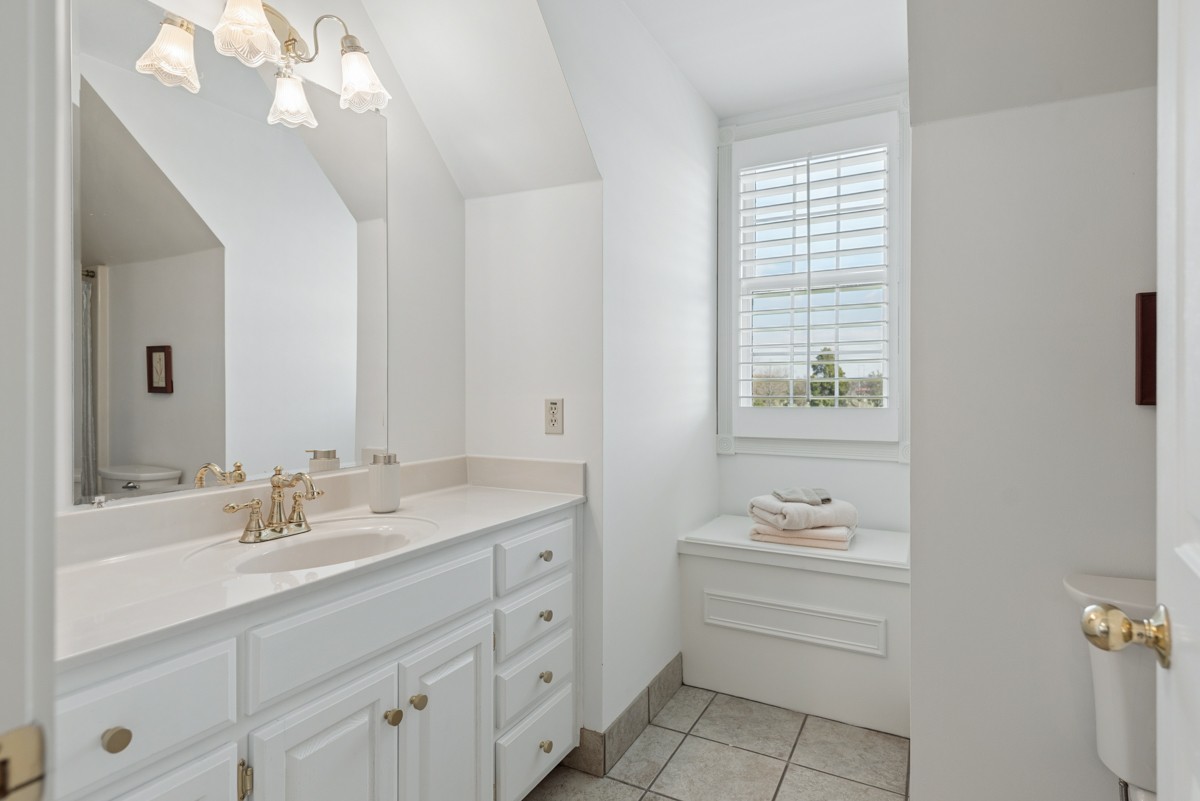 255 Lindsey Hollow Road Gallatin, TN 37066 - Photo 29 of 40 a bathroom with a double vanity sink a mirror and a bathtub