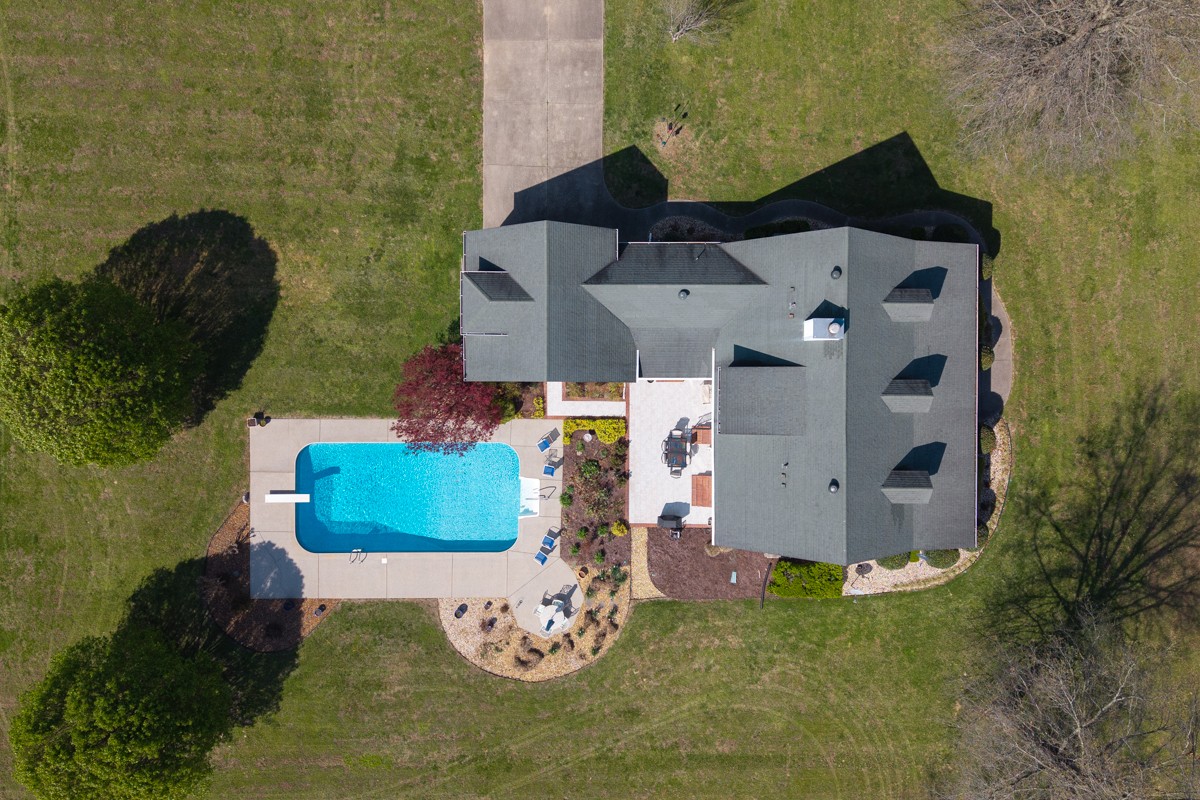 255 Lindsey Hollow Road Gallatin, TN 37066 - Photo 39 of 40 a front view of a house with garden