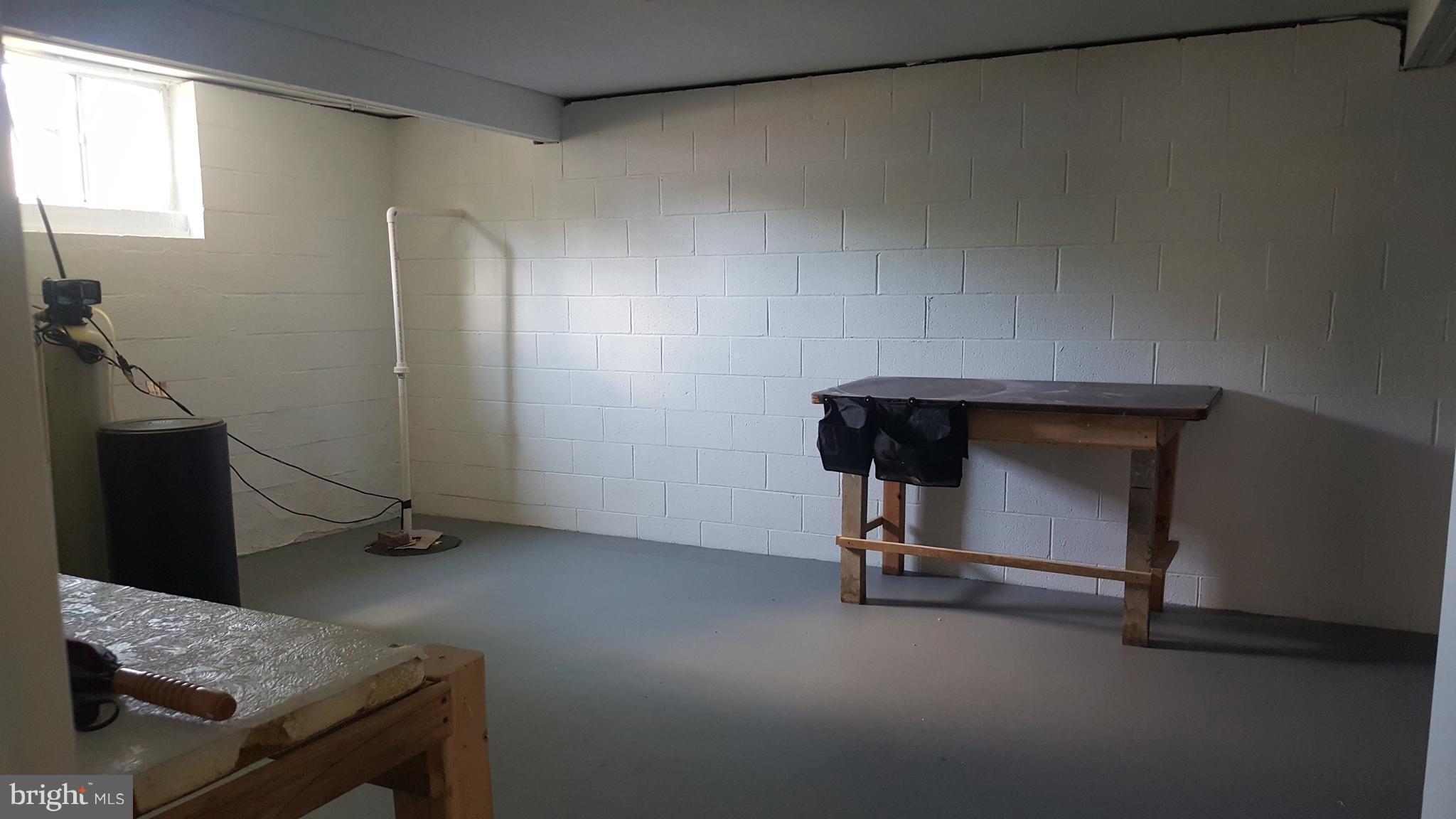 331 Londontown Road Edgewater, MD 21037 - Photo 13 of 23 a view of room with window and air conditioner