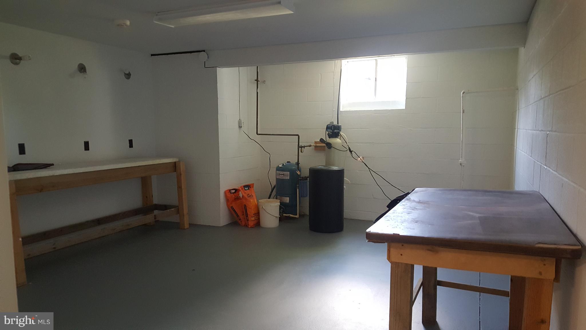 331 Londontown Road Edgewater, MD 21037 - Photo 16 of 23 a room with musical instruments