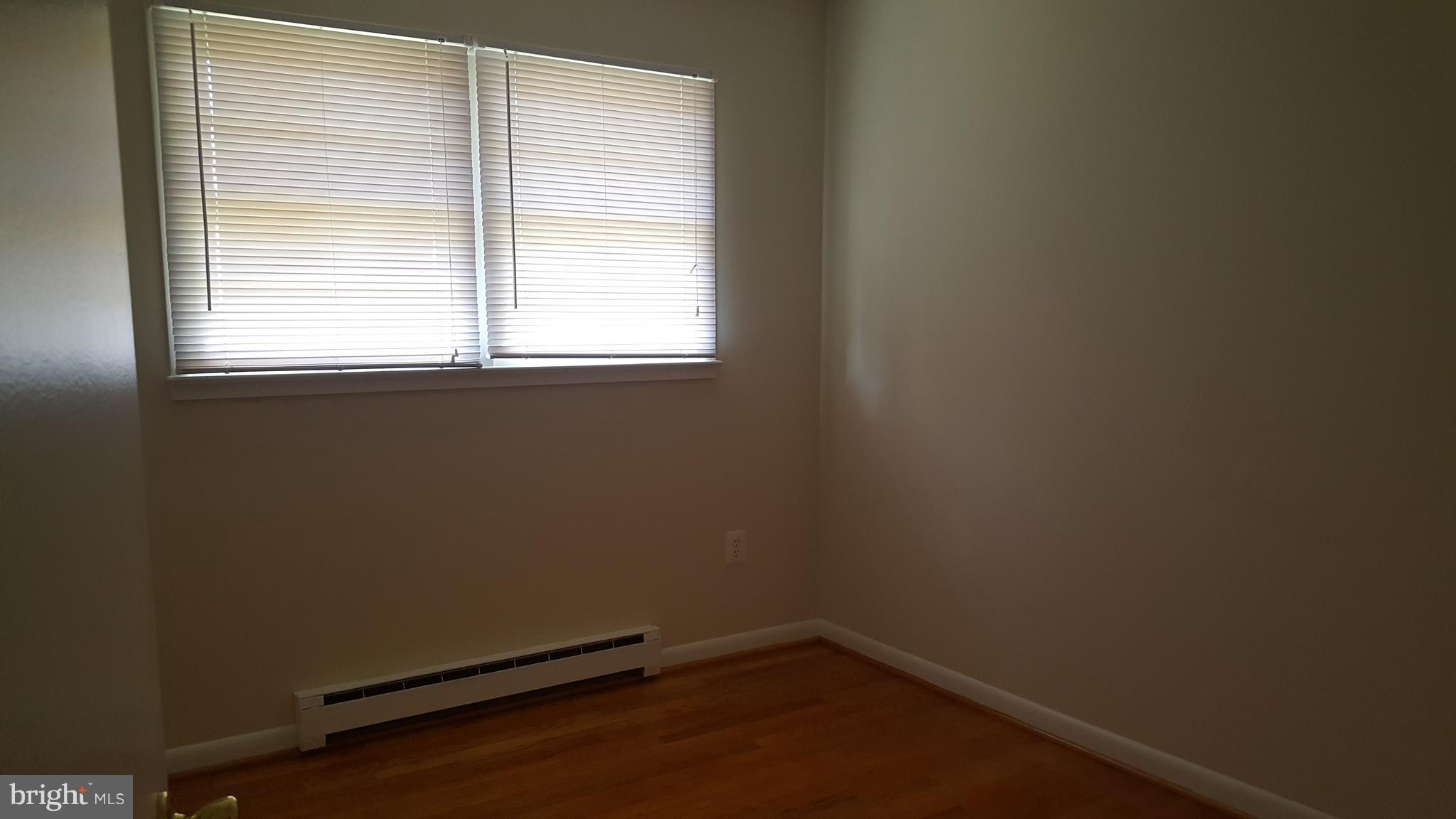 331 Londontown Road Edgewater, MD 21037 - Photo 19 of 23 an empty room with a window