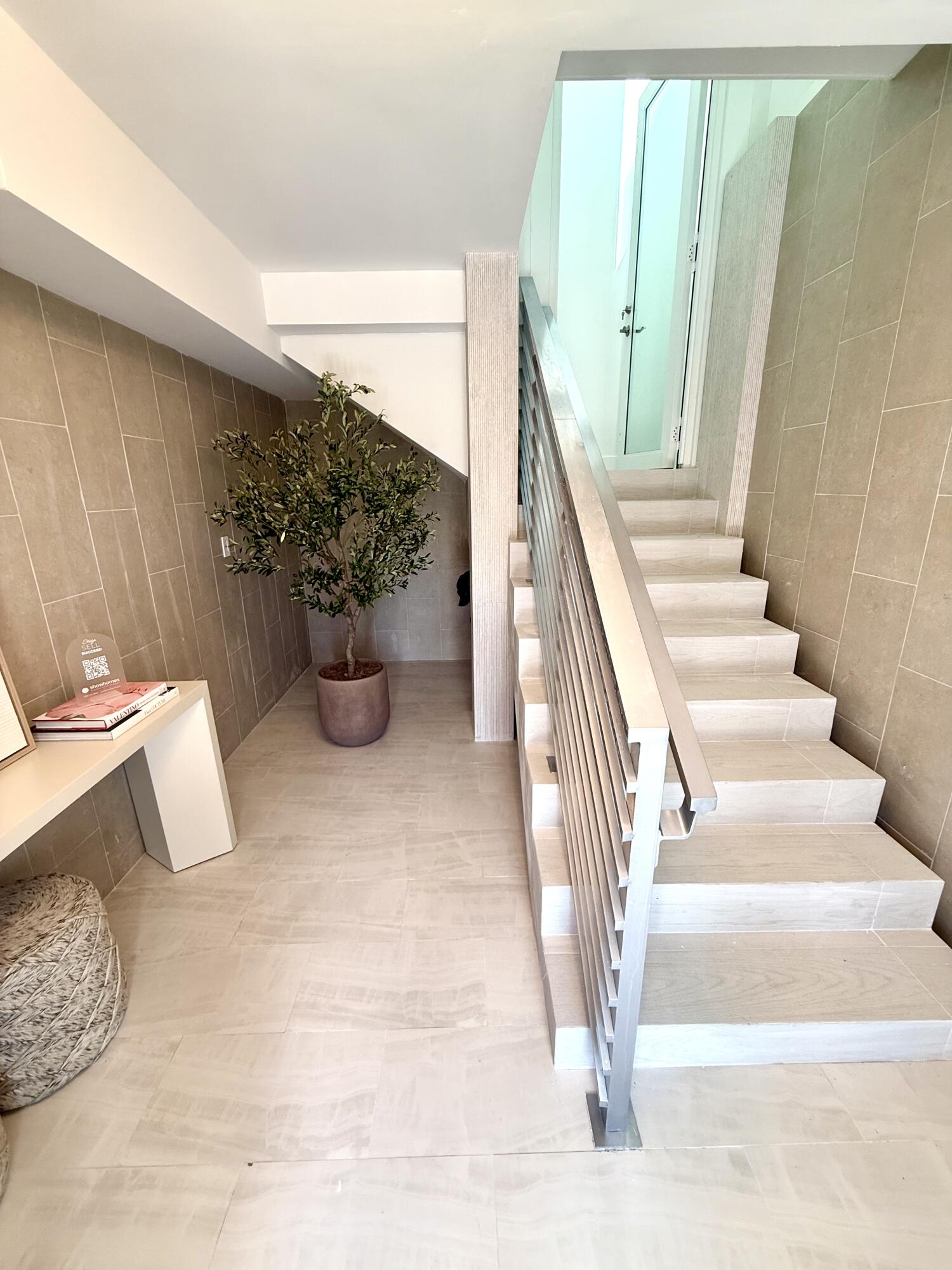 990 41st Street, Unit 10 Marathon, FL 33050 - Photo 8 of 55 a view of entryway and hall