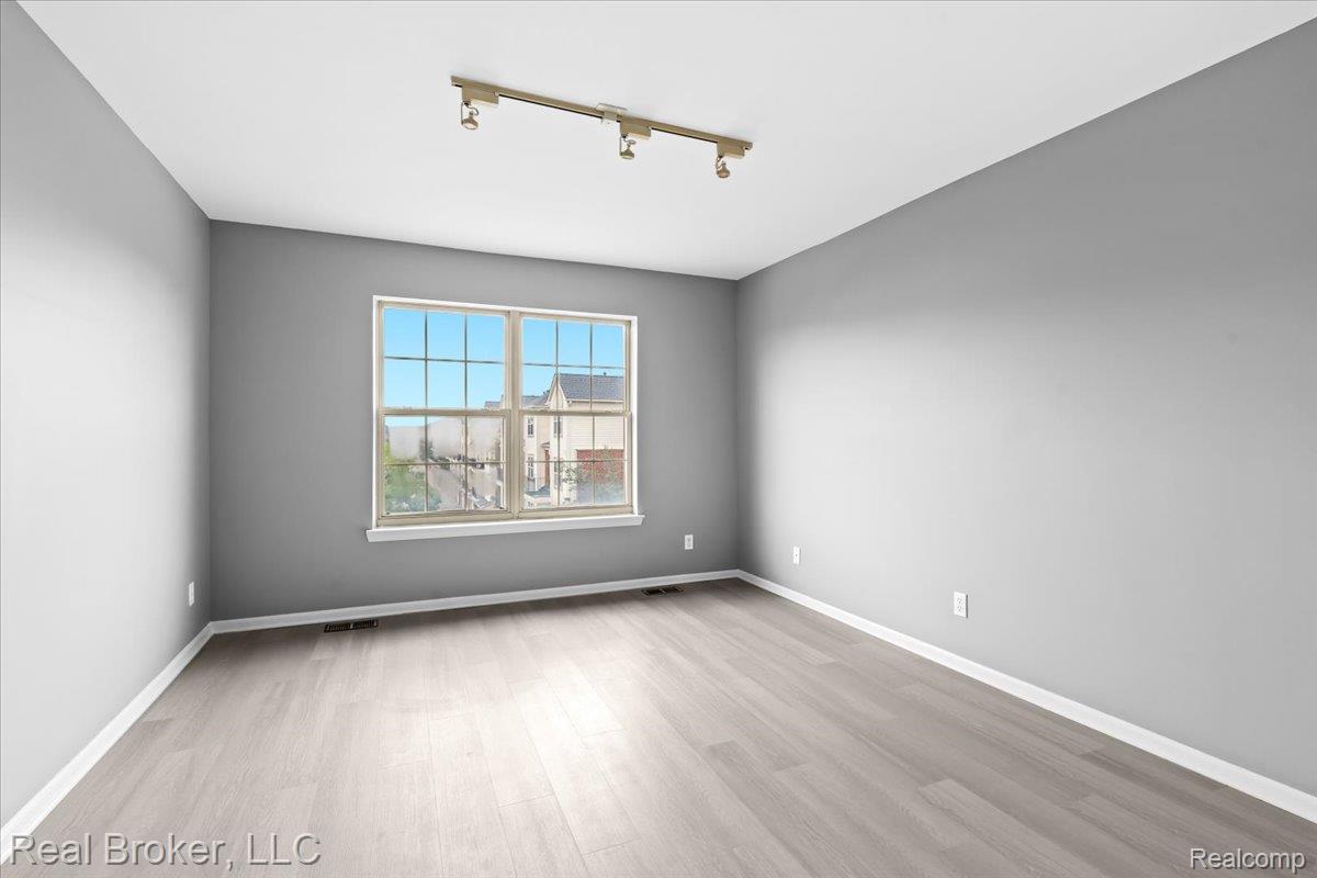 1546 Devon Lane Troy, MI 48084 - Photo 20 of 46 Bedroom 2