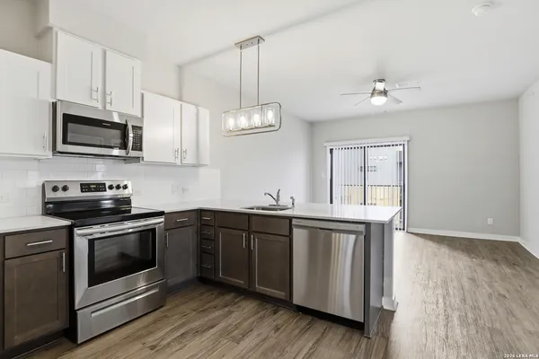 $966 | 711 South Frio Street, Unit 2303, San Antonio, TX 78207