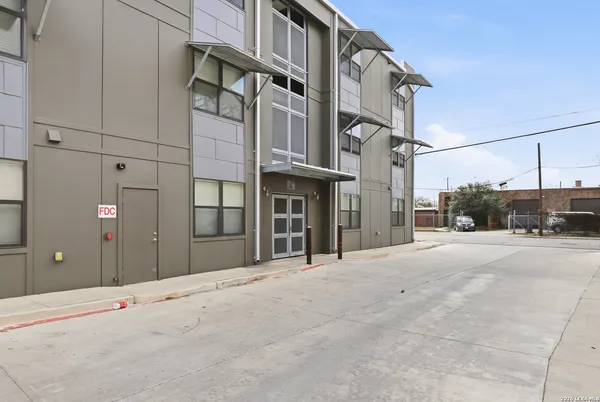 $966 | 711 South Frio Street, Unit 2303, San Antonio, TX 78207