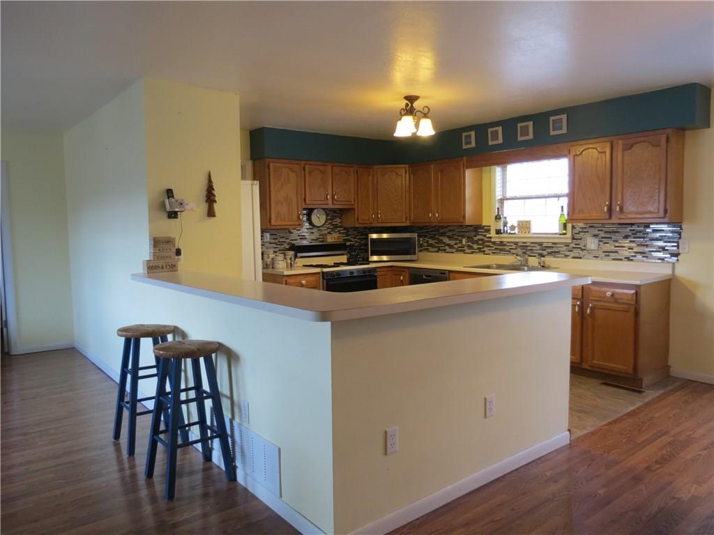 127 Alderson Road Saxonburg, PA 16056 - Photo 4 of 25 This open concept home also has a breakfast bar.