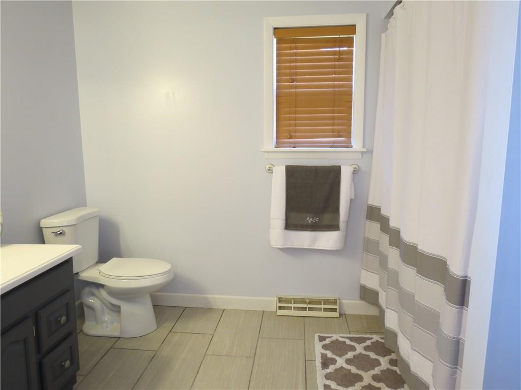 127 Alderson Road Saxonburg, PA 16056 - Photo 10 of 25 Master bathroom.