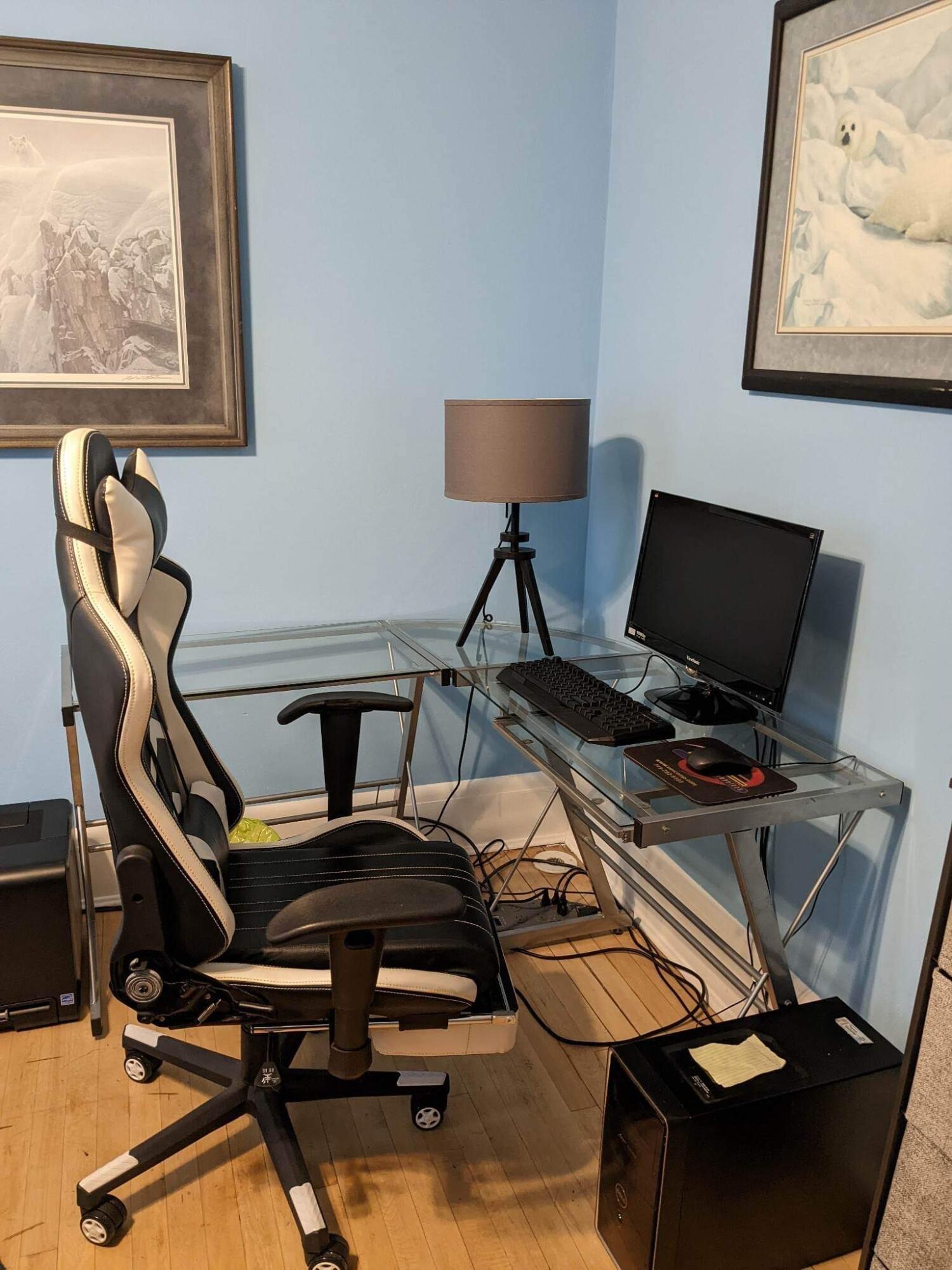 5036 West Washington Boulevard Milwaukee, WI 53208 - Photo 16 of 16 Glass desk in Bedroom 2