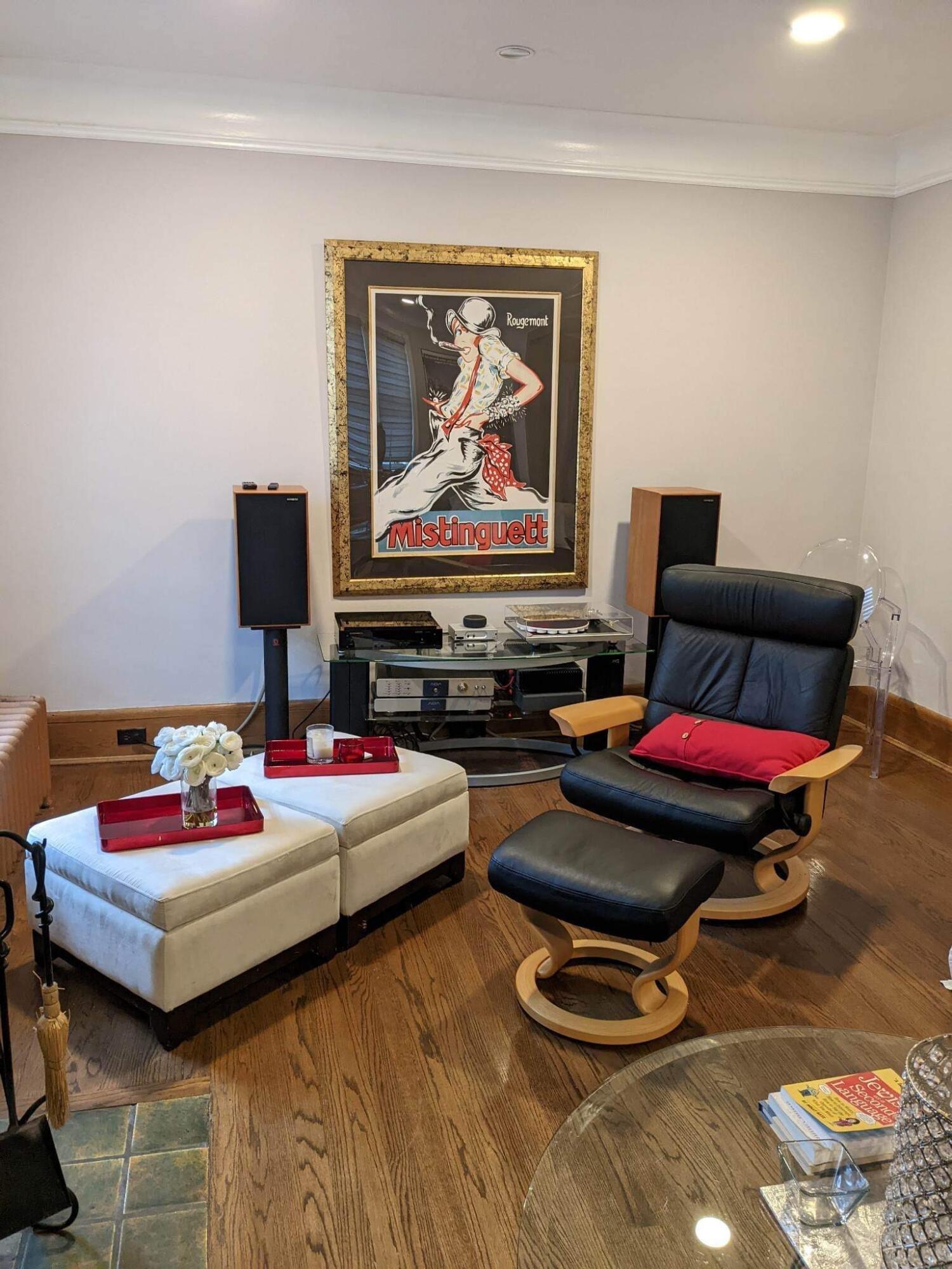 5036 West Washington Boulevard Milwaukee, WI 53208 - Photo 8 of 16 Living Room