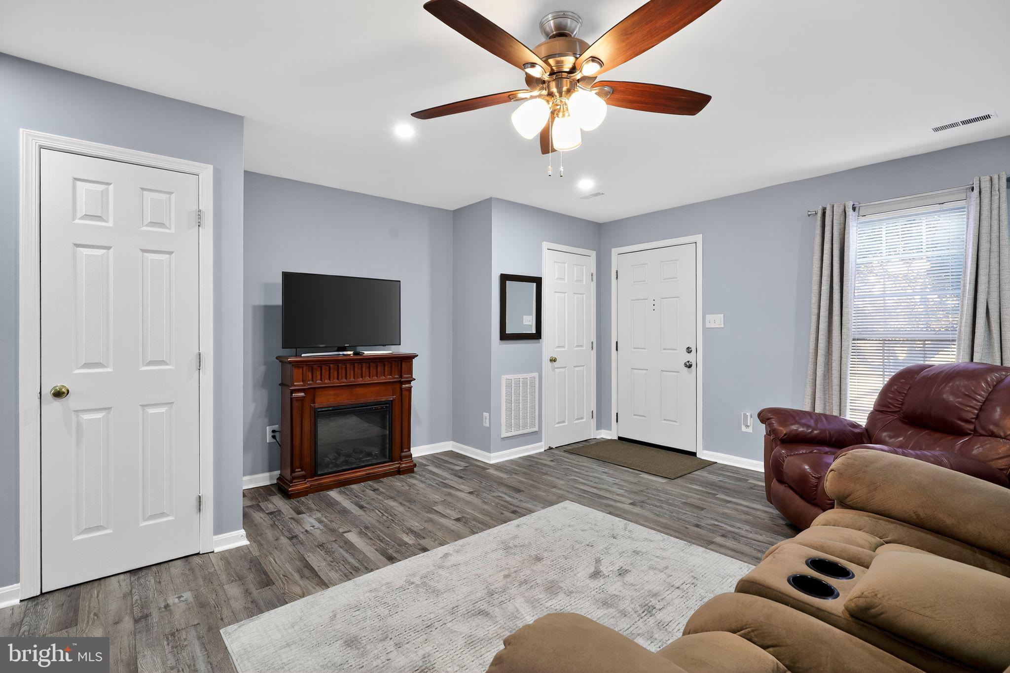 45481 Bluemont Junction Square Sterling, VA 20164 - Photo 3 of 30 a living room with furniture and a flat screen tv