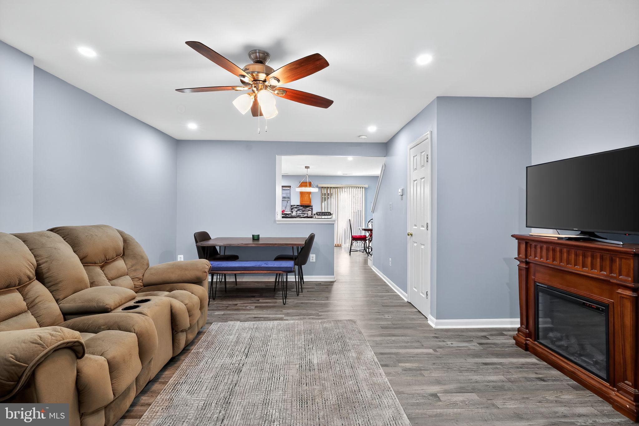 45481 Bluemont Junction Square Sterling, VA 20164 - Photo 4 of 30 a living room with furniture and a flat screen tv