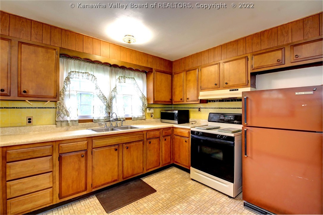 1249 Newmans Branch Road Milton, WV 25541 - Photo 13 of 34 Gallery Image 13