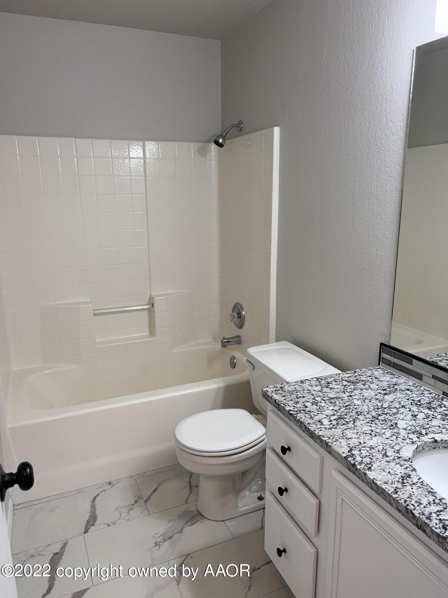 1008 Rushmore Drive Amarillo, TX 79110 - Photo 15 of 22 Hall Bathroom