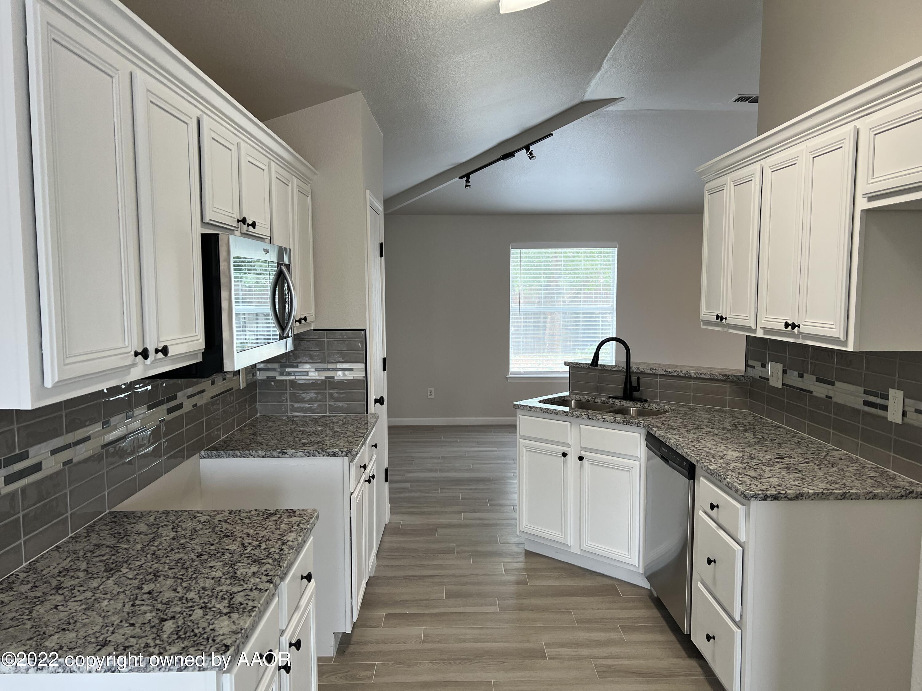 1008 Rushmore Drive Amarillo, TX 79110 - Photo 9 of 22 Kitchen