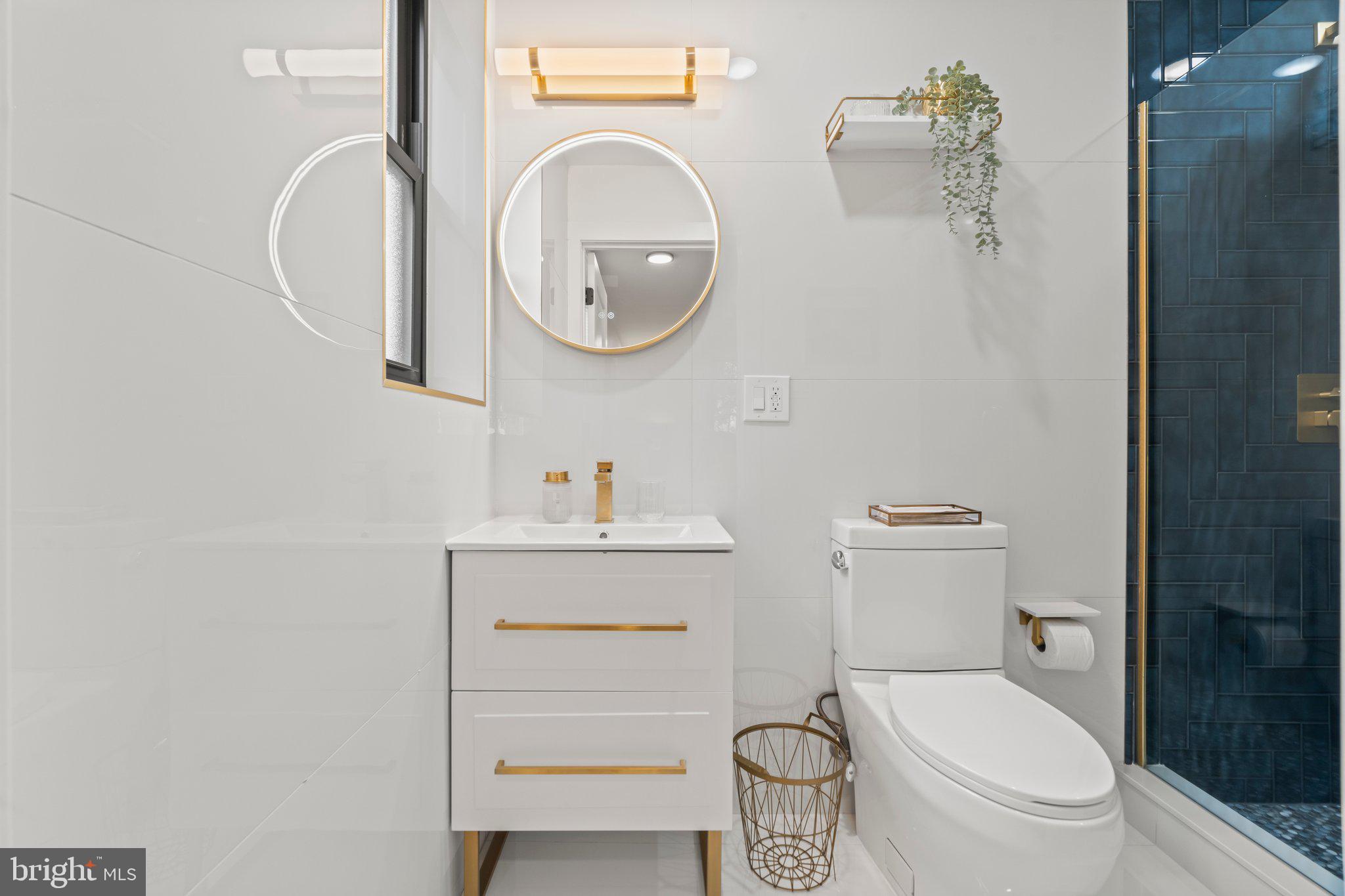 8336 Lynnewood Road Philadelphia, PA 19150 - Photo 15 of 35 Primary Ensuite Bathroom