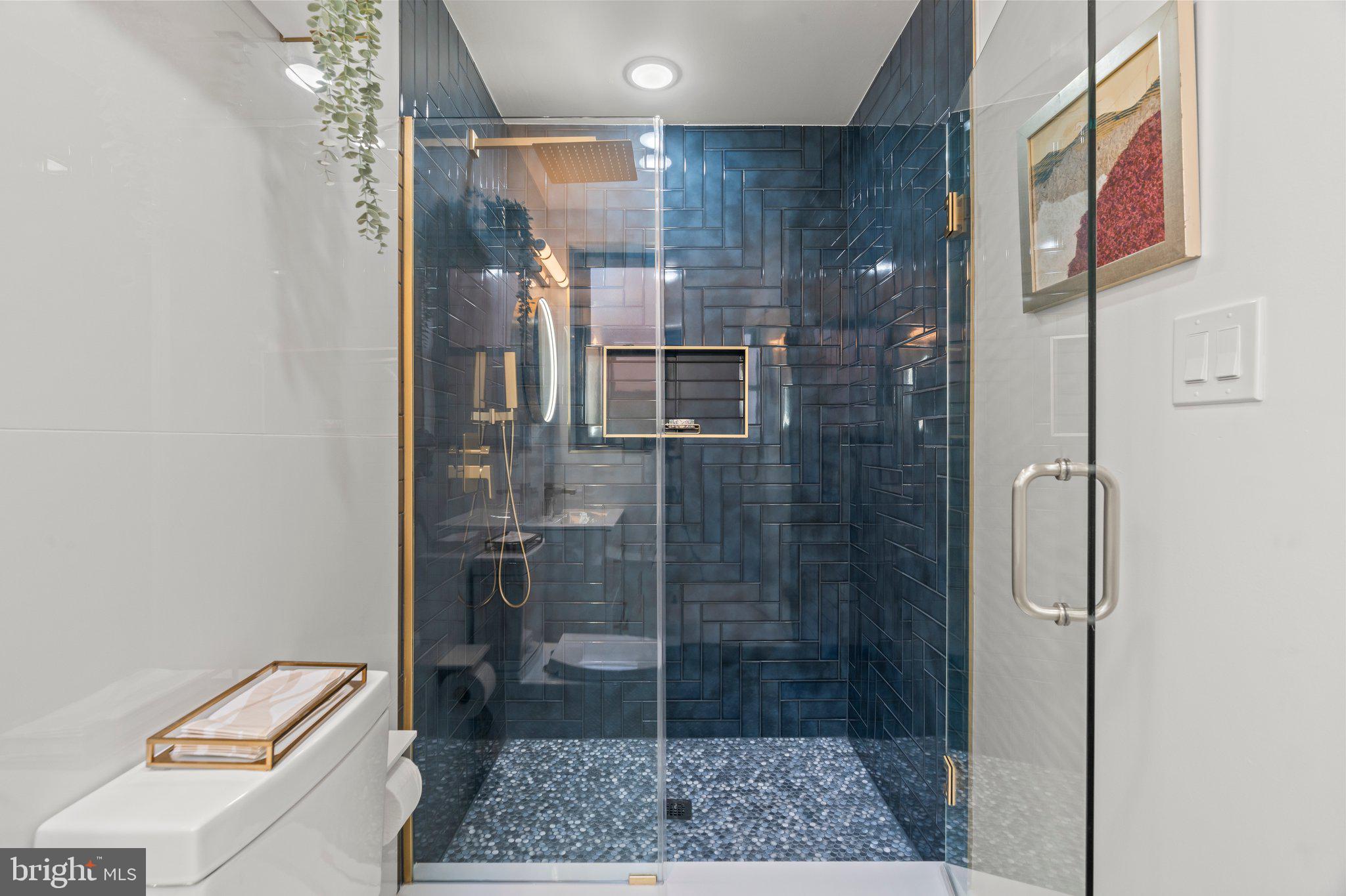 8336 Lynnewood Road Philadelphia, PA 19150 - Photo 16 of 35 Primary Ensuite Bathroom