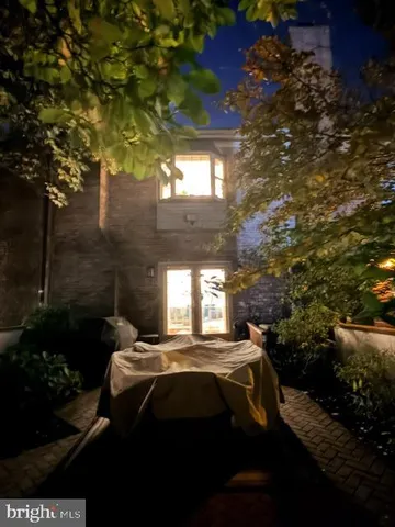a view of a house with backyard and a garden