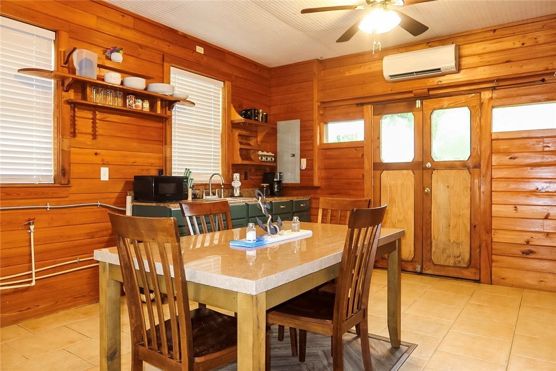 617 Robin Lane Folkston, GA 31537 - Photo 26 of 35 Guest House Kitchen / Dining