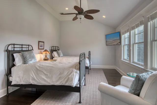 $350,000 | 27 Jones Road, East Hampton, NY 11937