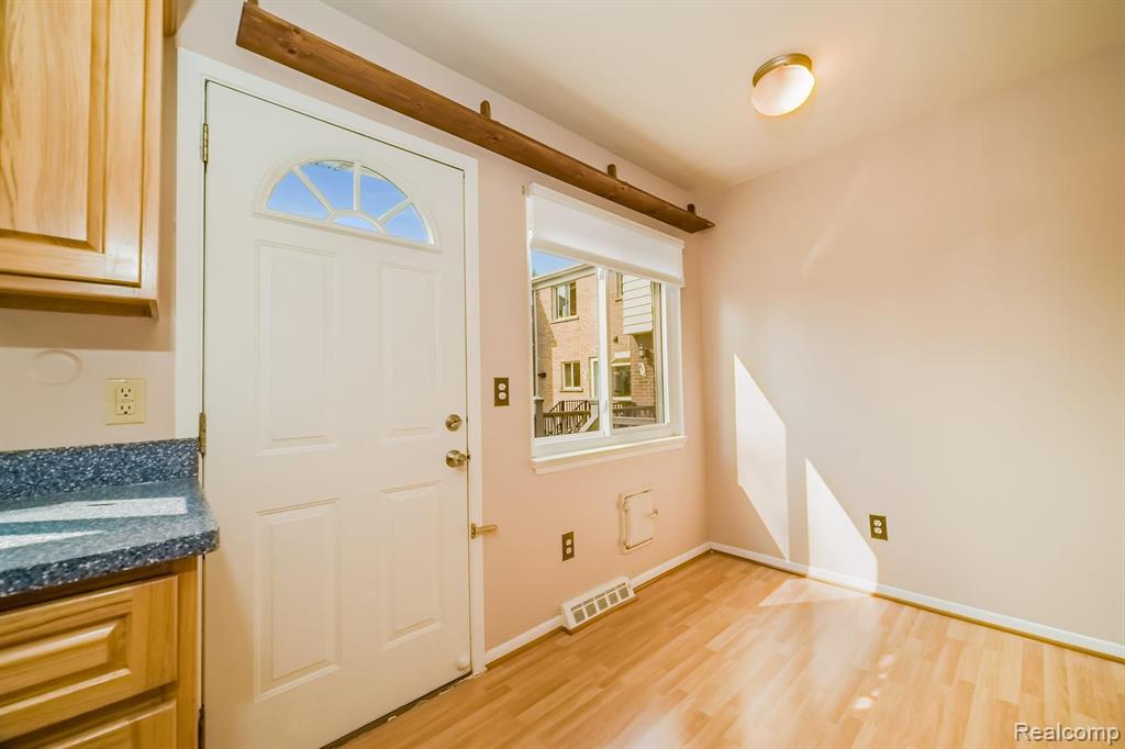 492 Baldwin Avenue Rochester, MI 48307 - Photo 7 of 21