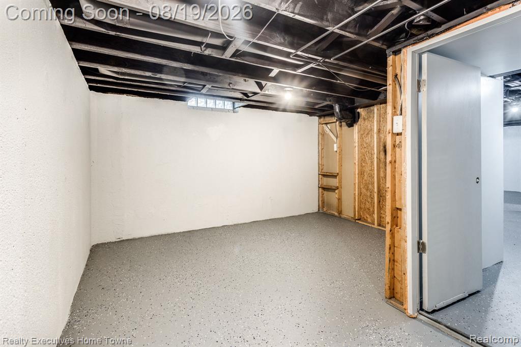 2448 Oakcrest Road Sterling Heights, MI 48310 - Photo 27 of 31 Gallery Image 27
