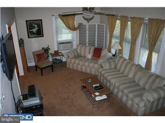85 Egypt Road Norristown, PA 19403 - Photo 2 of 12 Living Room