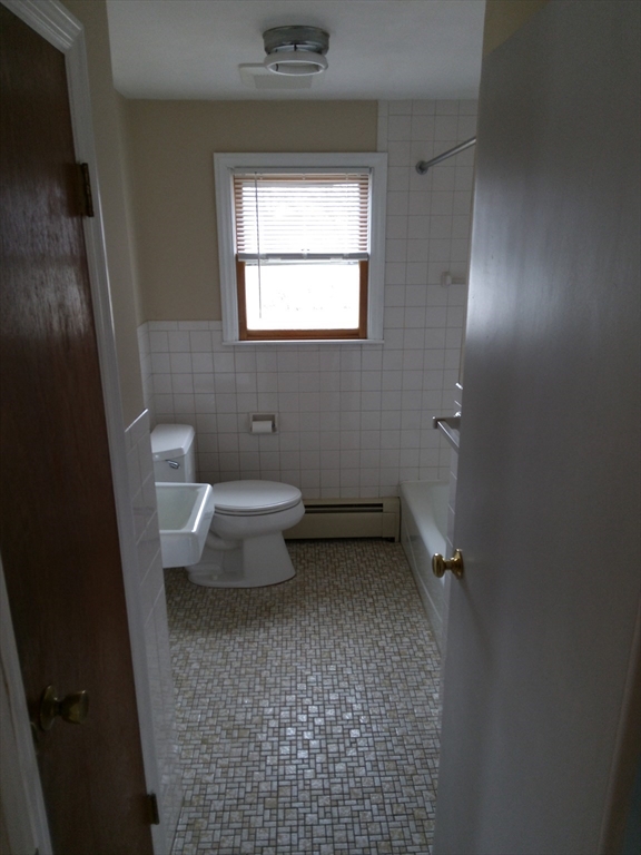 121 King Philip Road Worcester, MA 01606 - Photo 11 of 31