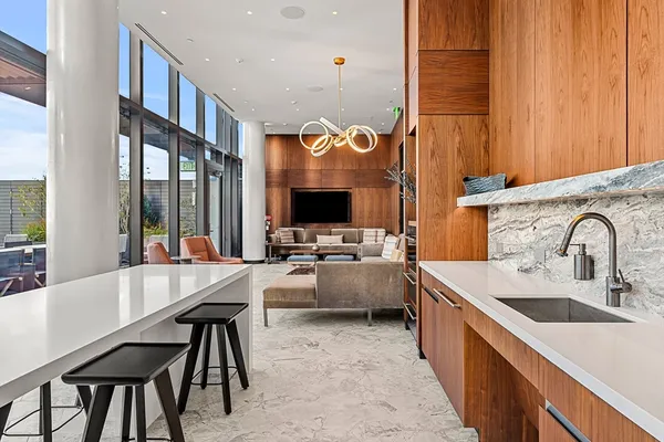 $2,158,000 | 682 Atlantic Avenue, Unit 37D, Boston, MA 02111