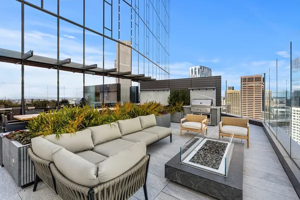 $2,158,000 | 682 Atlantic Avenue, Unit 37D, Boston, MA 02111