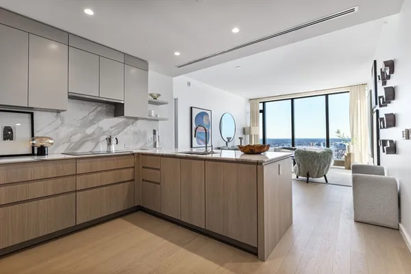 $2,158,000 | 682 Atlantic Avenue, Unit 37D, Boston, MA 02111