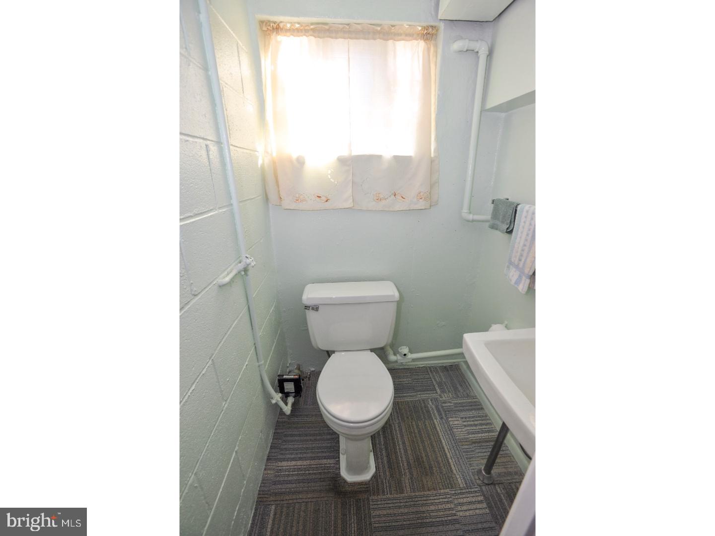 12512 Chilton Road Philadelphia, PA 19154 - Photo 22 of 24 Half Bath