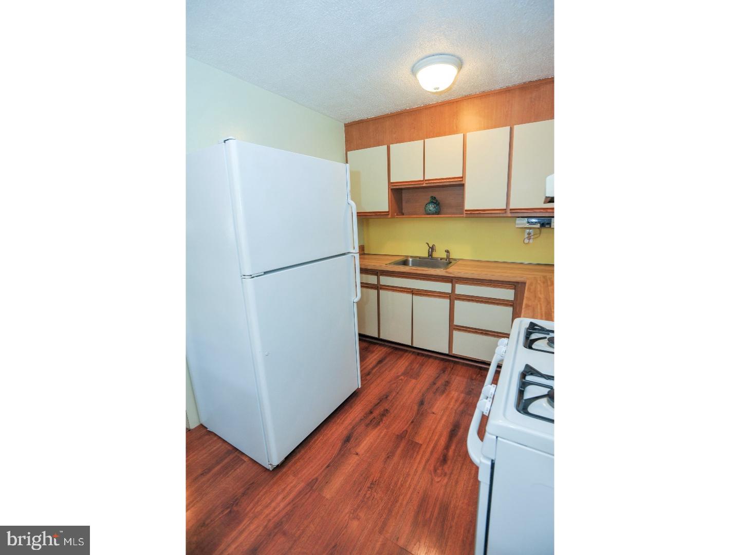 12512 Chilton Road Philadelphia, PA 19154 - Photo 8 of 24 Kitchen