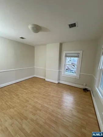 $1,850 | 365 Commercial Avenue, Unit 2, Cliffside Park, NJ 07010