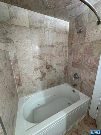 $1,850 | 365 Commercial Avenue, Unit 2, Cliffside Park, NJ 07010