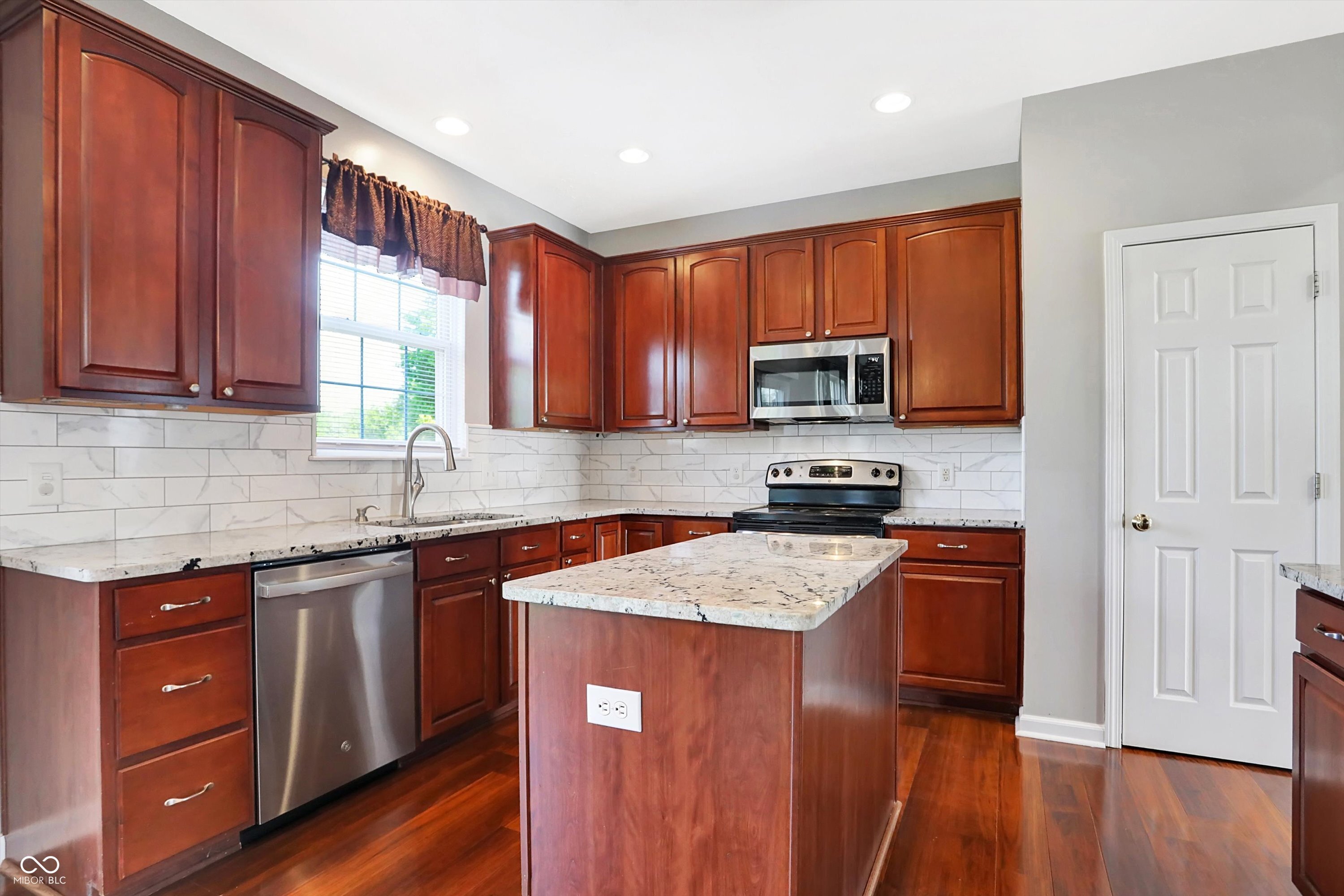 8906 Rapp Drive Indianapolis, IN 46237 - Photo 16 of 50 Gallery Image 16