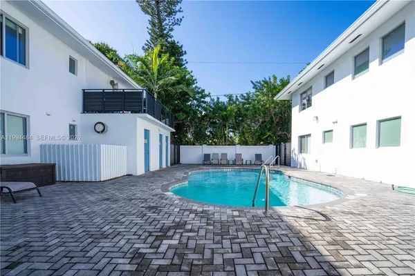 $2,000 | 2400 Northeast 26th Street, Unit 6, Fort Lauderdale, FL 33305