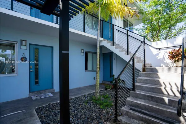 $2,000 | 2400 Northeast 26th Street, Unit 6, Fort Lauderdale, FL 33305